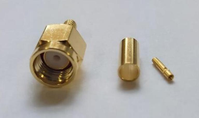 Conector SMA Reverse Polarity Plug (clavija hembra), RG316
